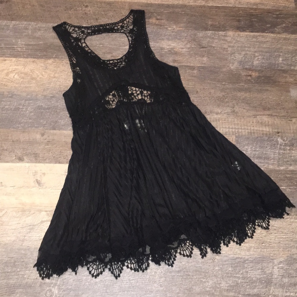 🌸NWT- Lace Bathing Suit Coverup 🌸